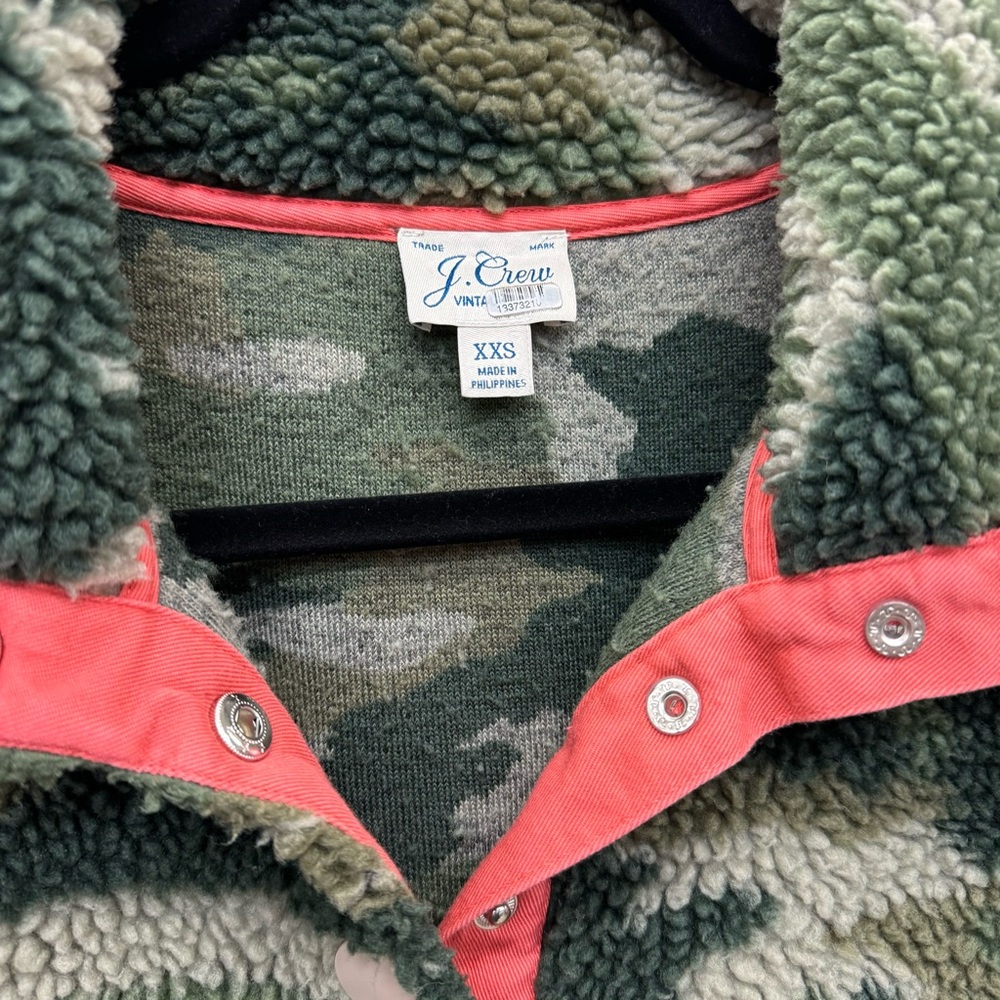 J. CREW Oversized Camo Sherpa Pullover Jacket Fits Like A Small XXS $138 msrp - Picture 9 of 10